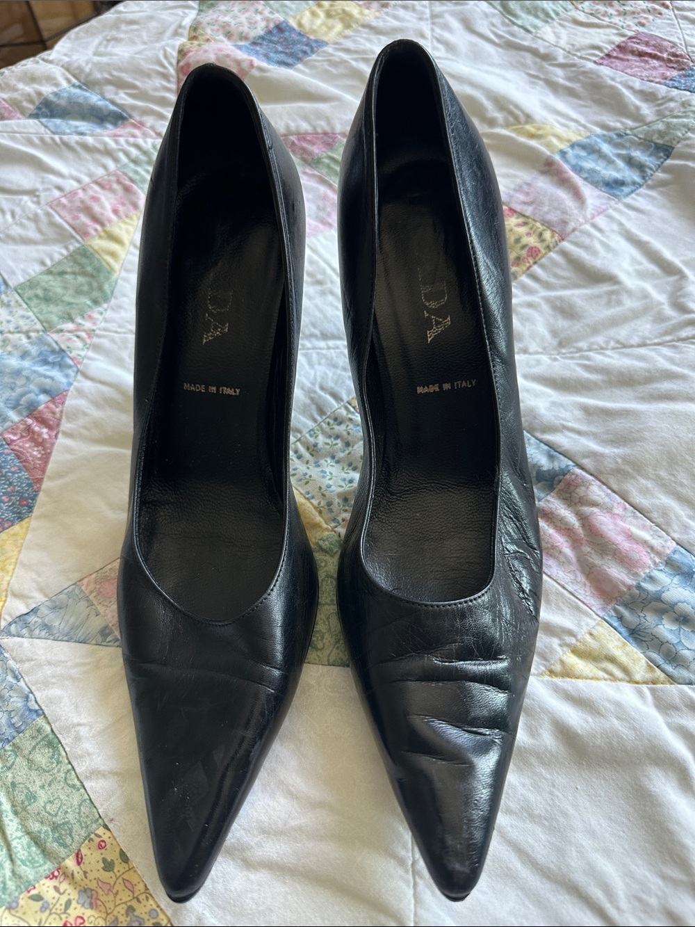 L— Vintage Black Pointed-Toe Leather Pumps - Made in Italy